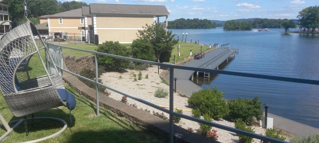 Baymont On The Lake By Wyndham Hot Springs Esterno foto