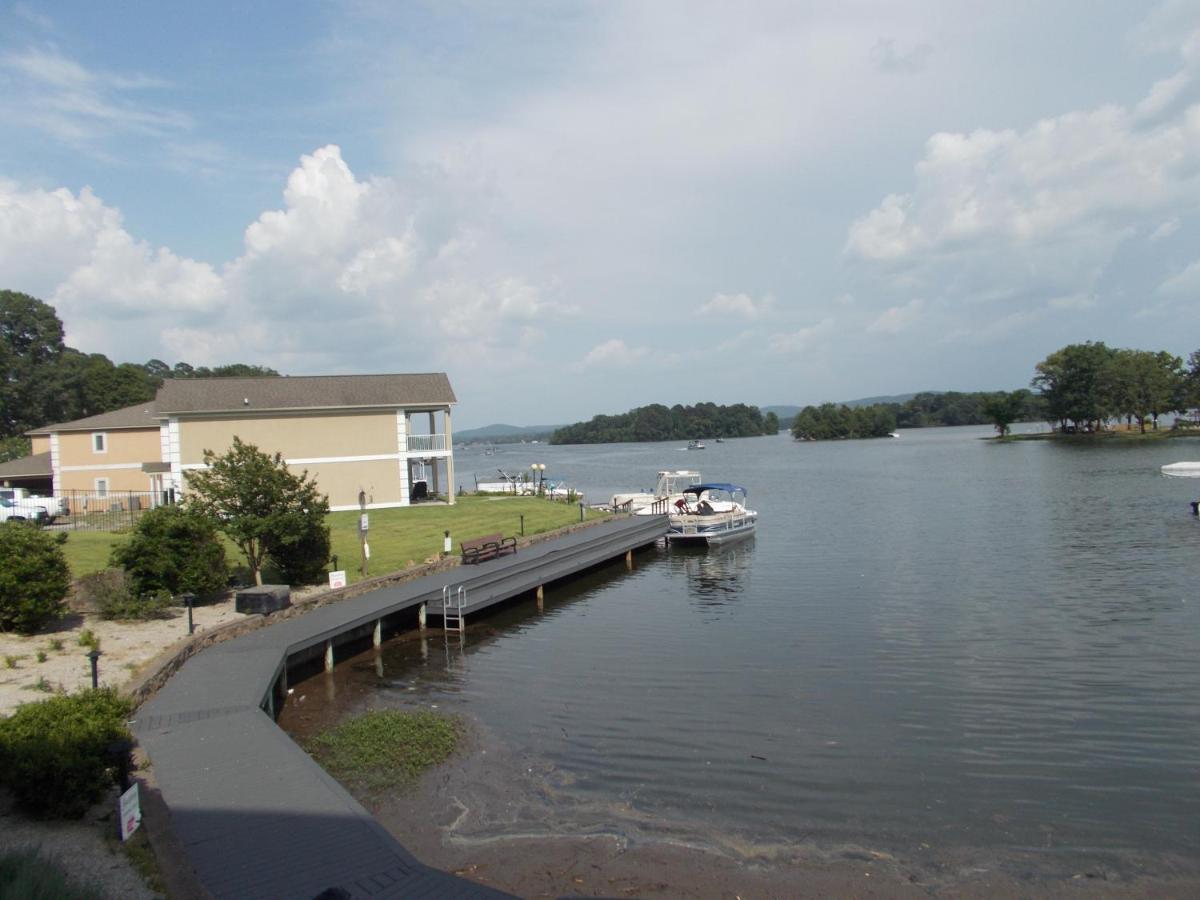 Baymont On The Lake By Wyndham Hot Springs Esterno foto
