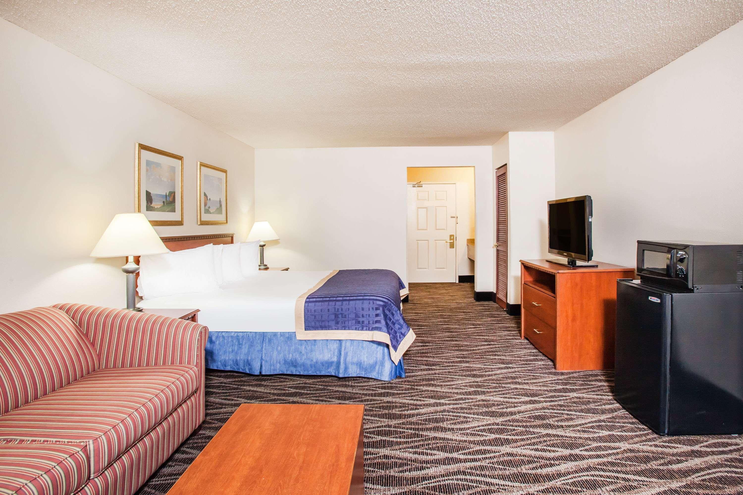 Baymont On The Lake By Wyndham Hot Springs Esterno foto