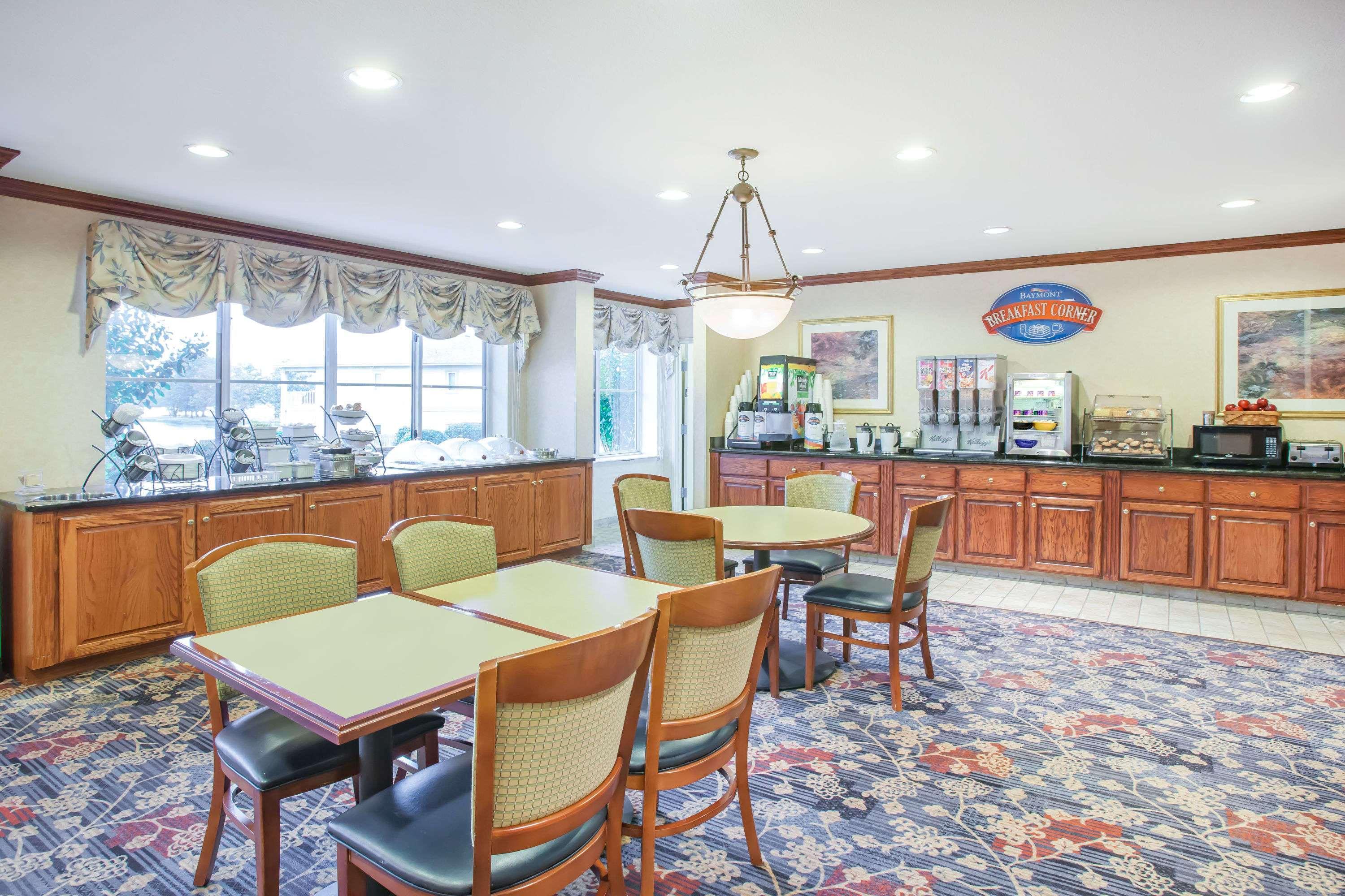 Baymont On The Lake By Wyndham Hot Springs Esterno foto